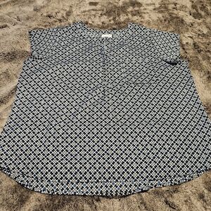 Black and White Boxy Blouse with Cap Sleeves and Mandarin CollarThis